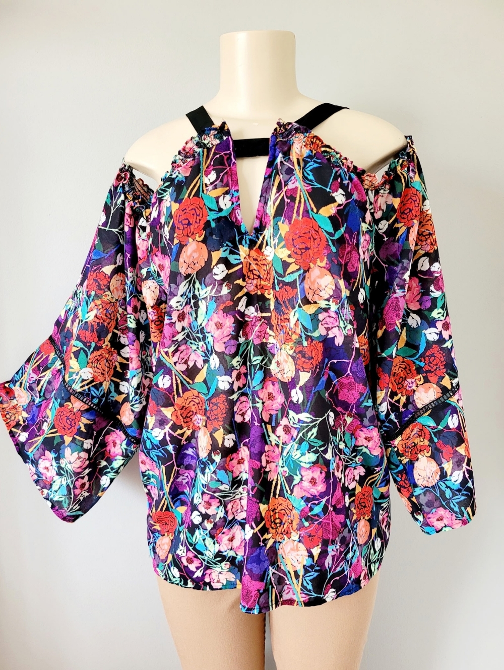 Nicole Miller Cold-Shoulder Floral Halter Blouse in Multicolor Flowy Small